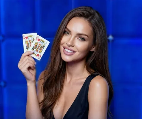 Crupier de blackjack en vivo mostrando dos cartas
